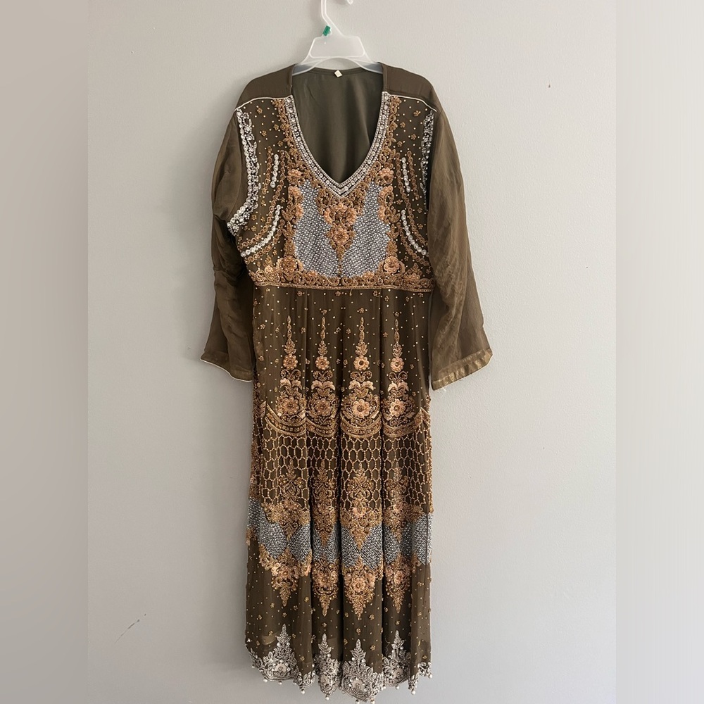 Maxi party event heavy shalwar kameez with duppata. Green, gold, and silver.